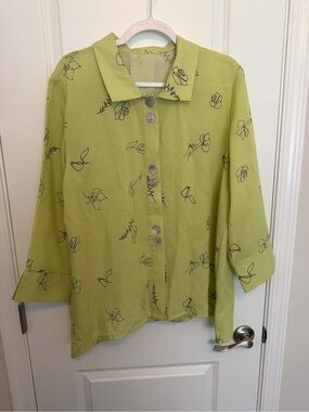 Fridaze Light Green Floral Button-Up Blouse with Collared Neck
